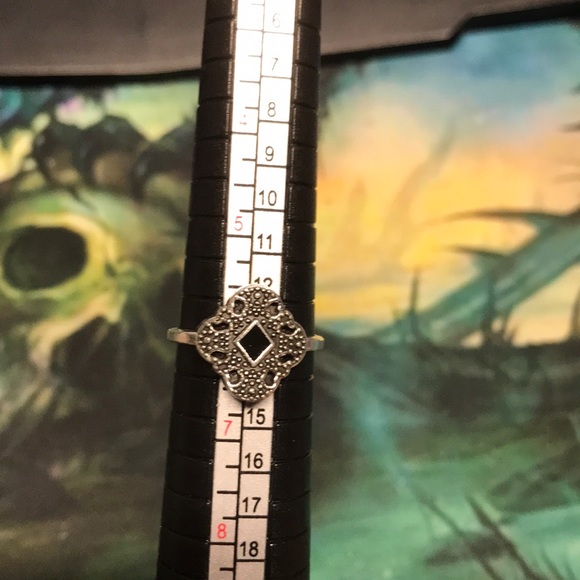 Costume jewelry ring silver with black 💕🎁 - Picture 4 of 4